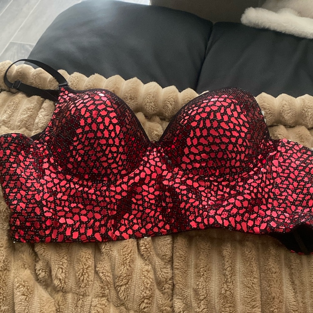New size large bra with push up never worn no tags